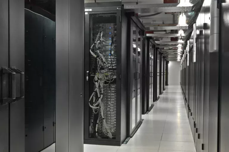 server-hall-datacenter